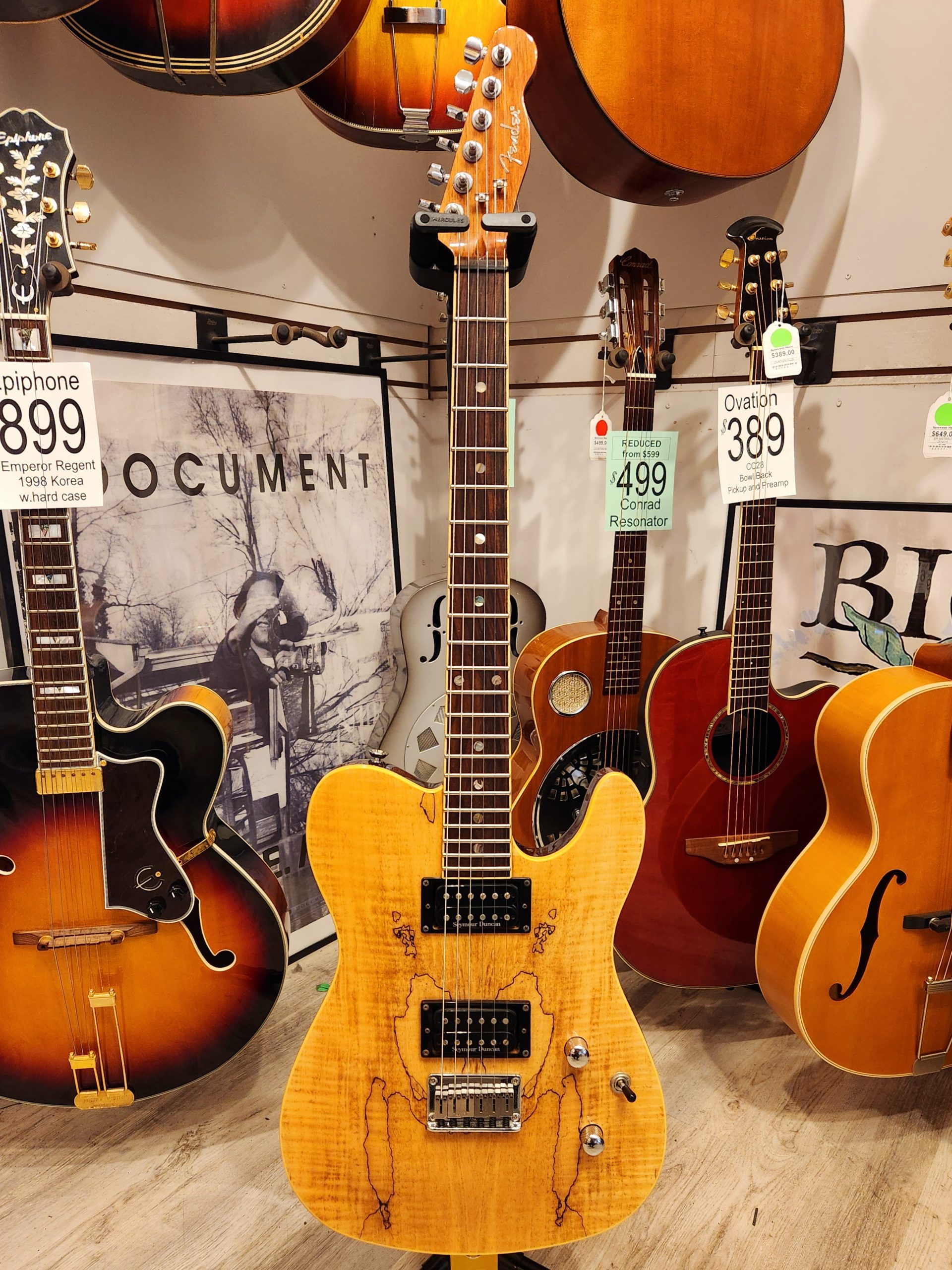 Fender Special Edition Custom Tele Spaceman Music