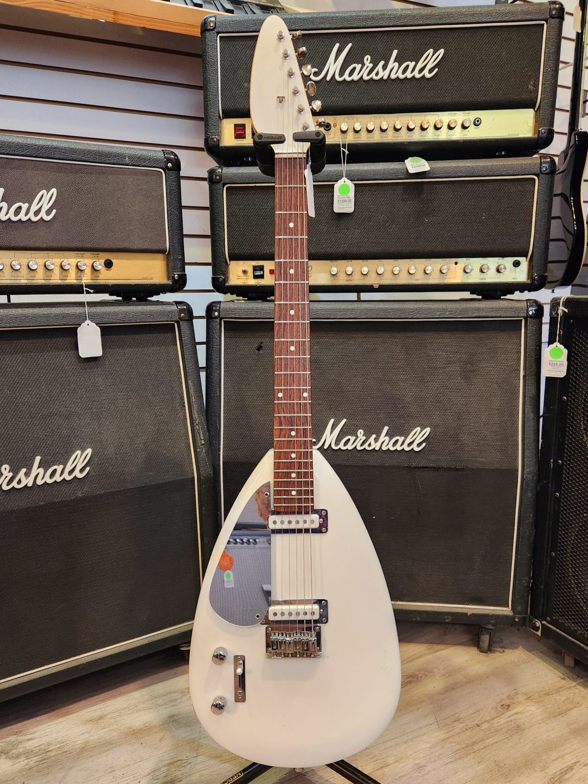Left-Handed Instruments Archives - Spaceman Music